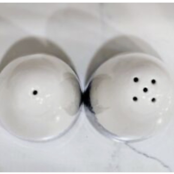 1950s Churchill "Willow" England Blue and White Salt and Pepper Shakers-a Pair - Picture 4 of 7